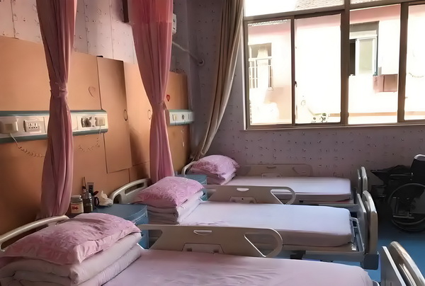 「女性互助」大潮中，为什么《花漾》要呈现女性关系中的「毒性」成分？